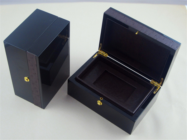 Luxury high end glossy MDF wooden box