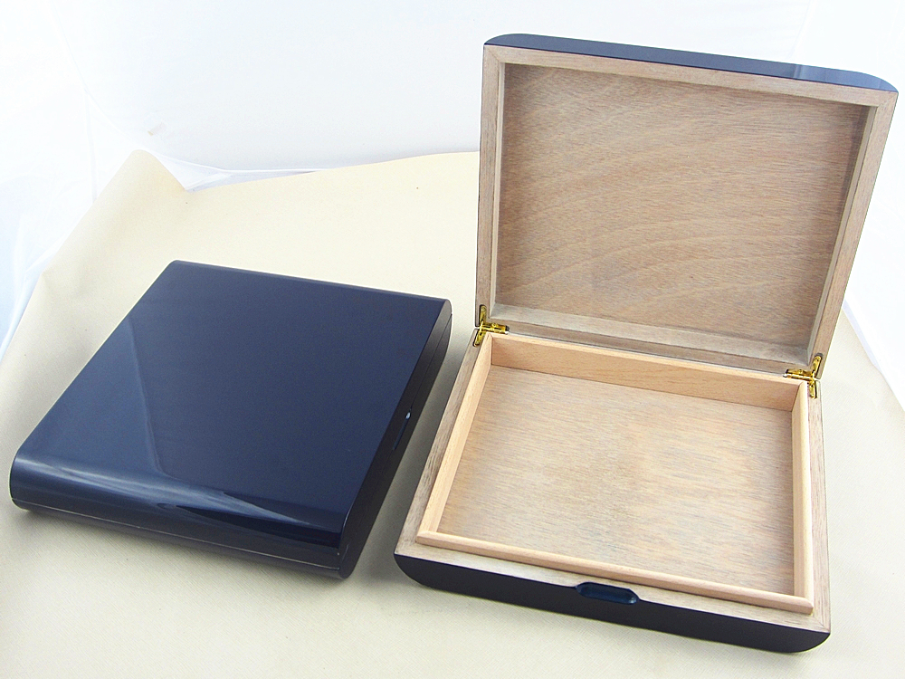 Glossy finishing Cedar Wood Cigar box Humidor